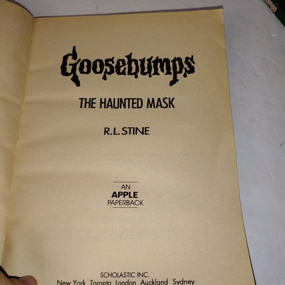 Goosebumps #11 The Haunted Mask R.L. Stine FIRST PRINT - Picture 9 of 11